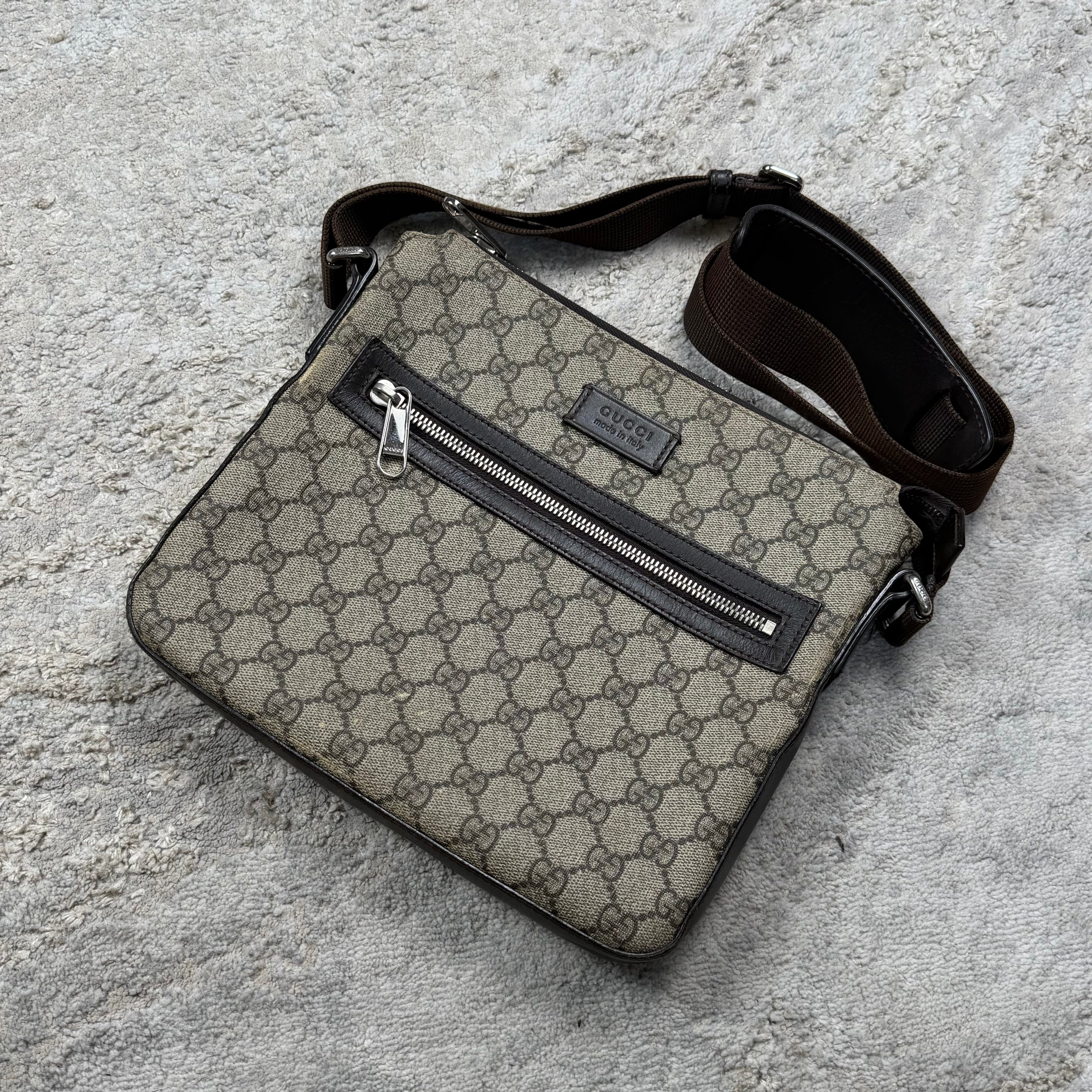 Gucci GG Supreme Canvas Beige Messenger Bag