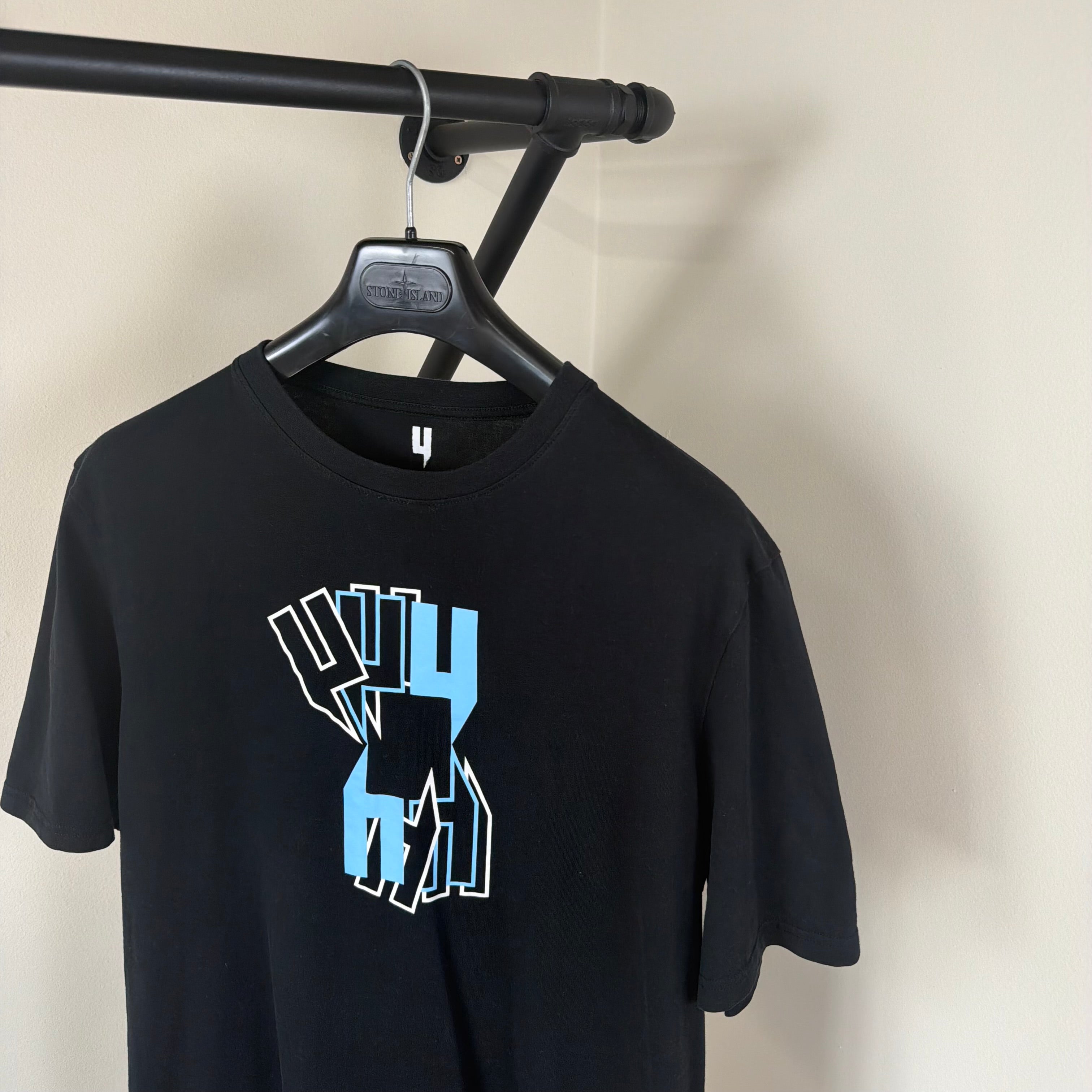 Yelir World 8Y Graphic T-Shirt - XL 22’’