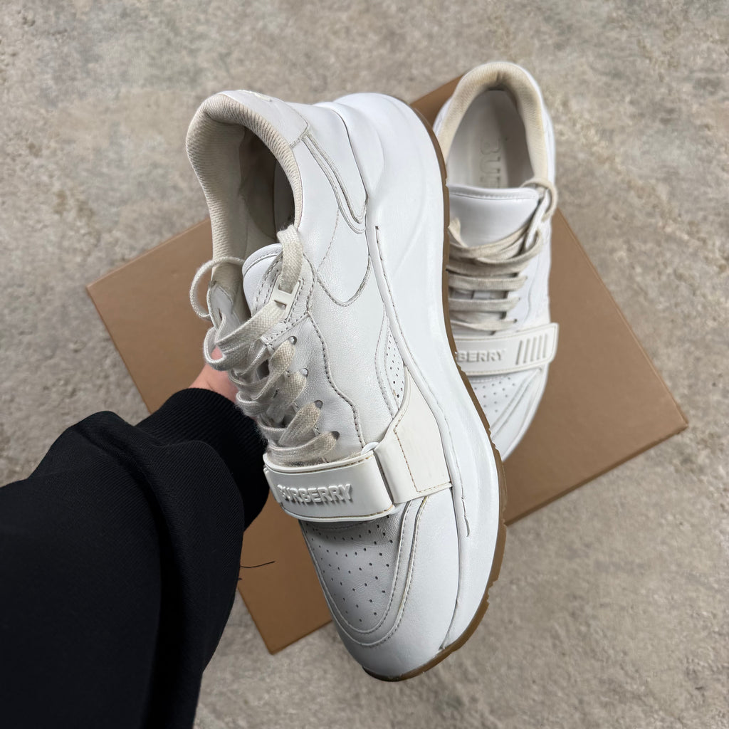 Burberry White Ramsey - UK8