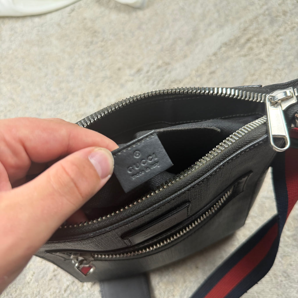 Gucci GG Supreme Small Messenger Bag