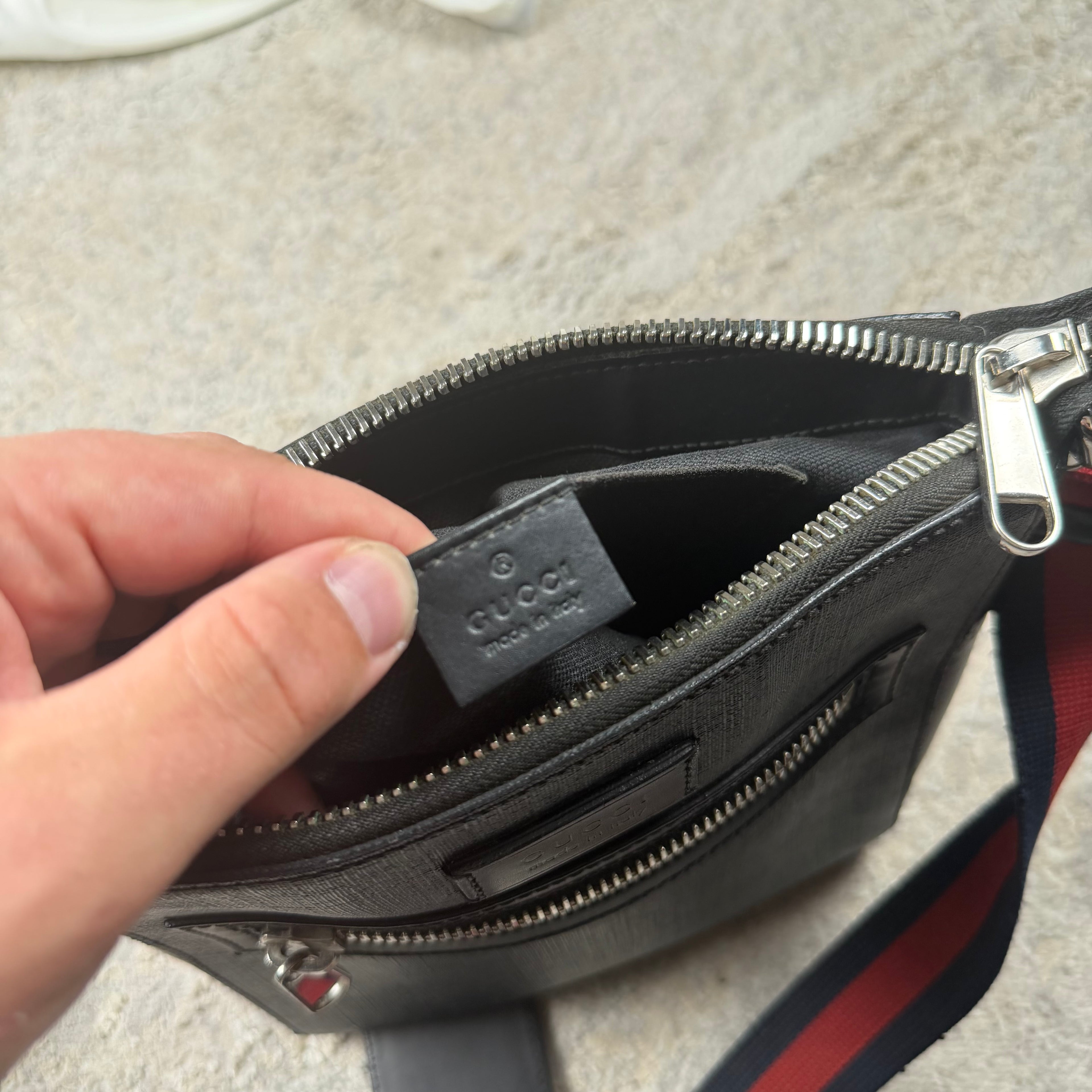 Gucci GG Supreme Small Messenger Bag