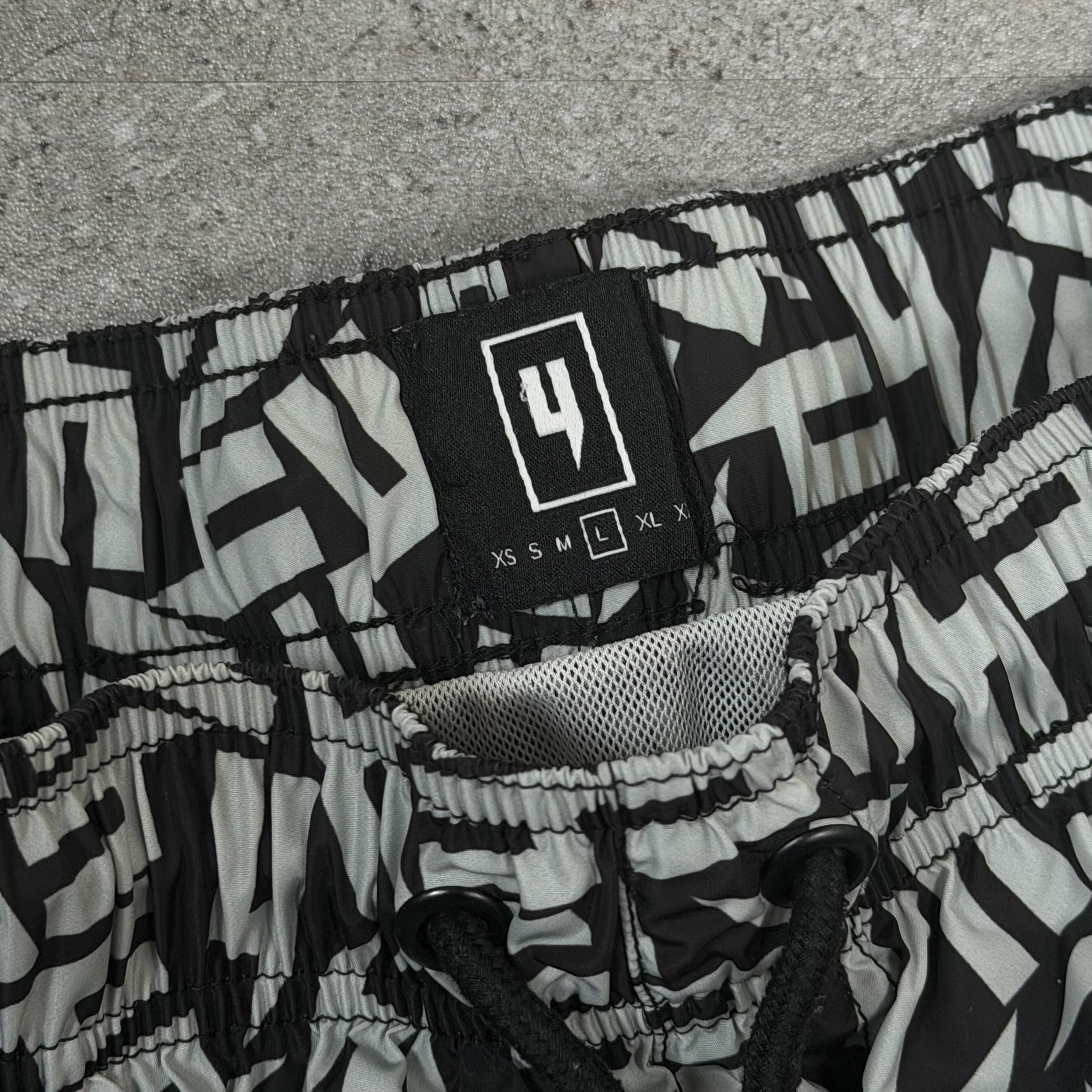 YELIR World Black/White Swimming Shorts - Large