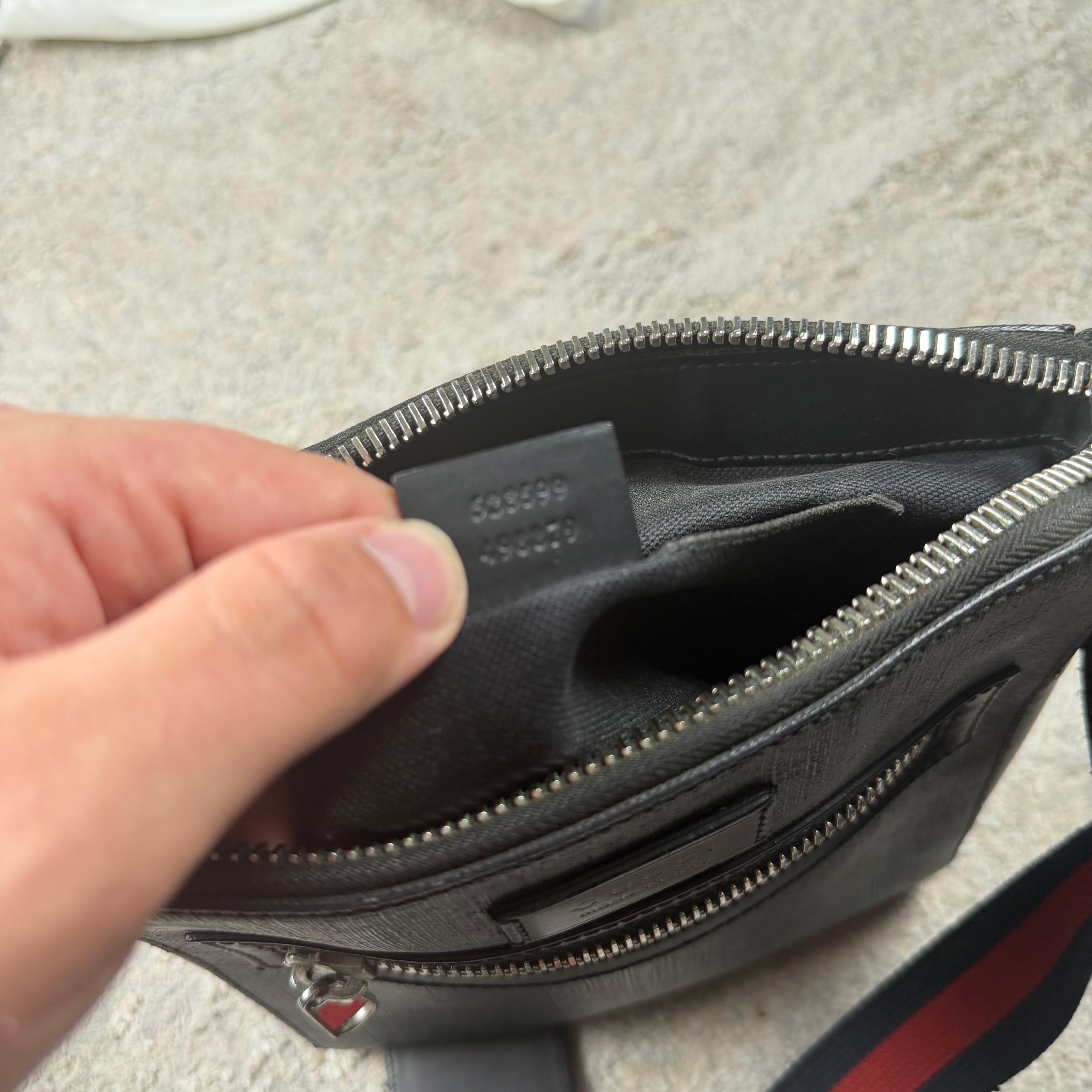 Gucci GG Supreme Small Messenger Bag