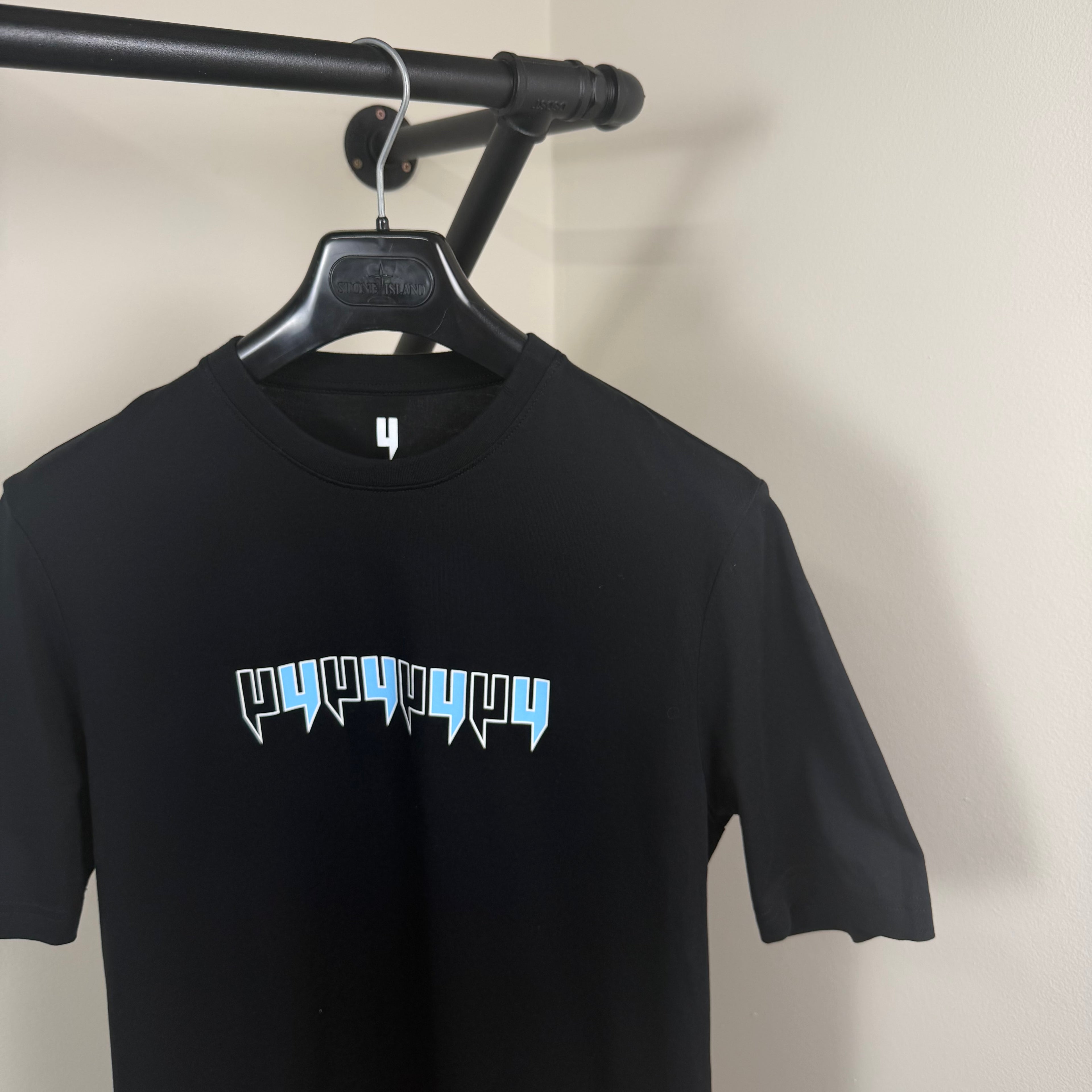 YELIR World 8Y Black T-Shirt - Medium 19.5’’