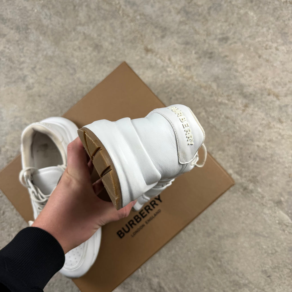 Burberry White Ramsey - UK8