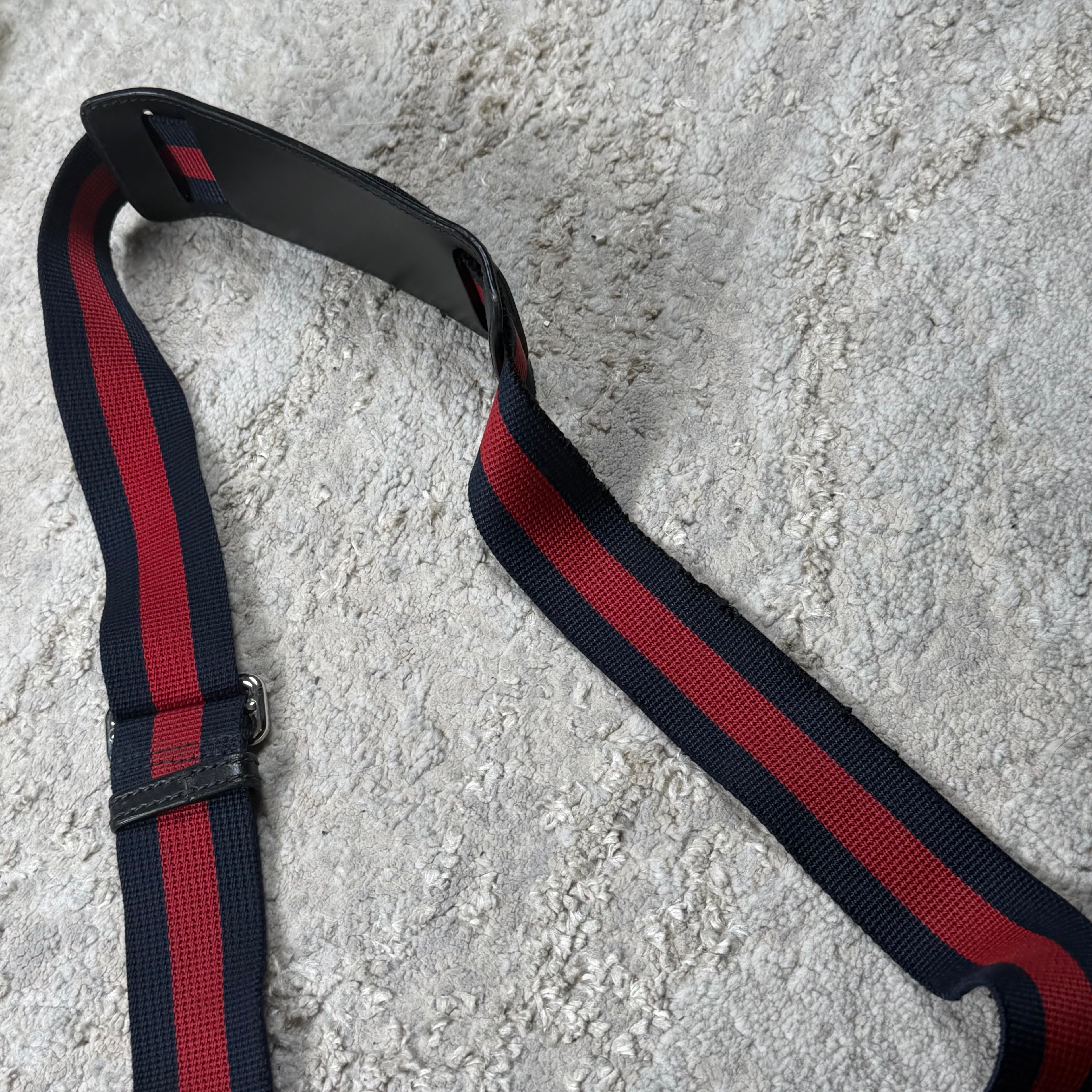 Gucci GG Supreme Small Messenger Bag