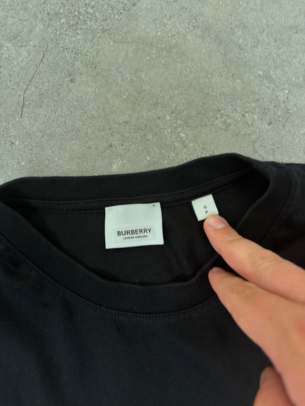 Burberry Horseferry Black Print T-Shirt -  Medium 21.5’’