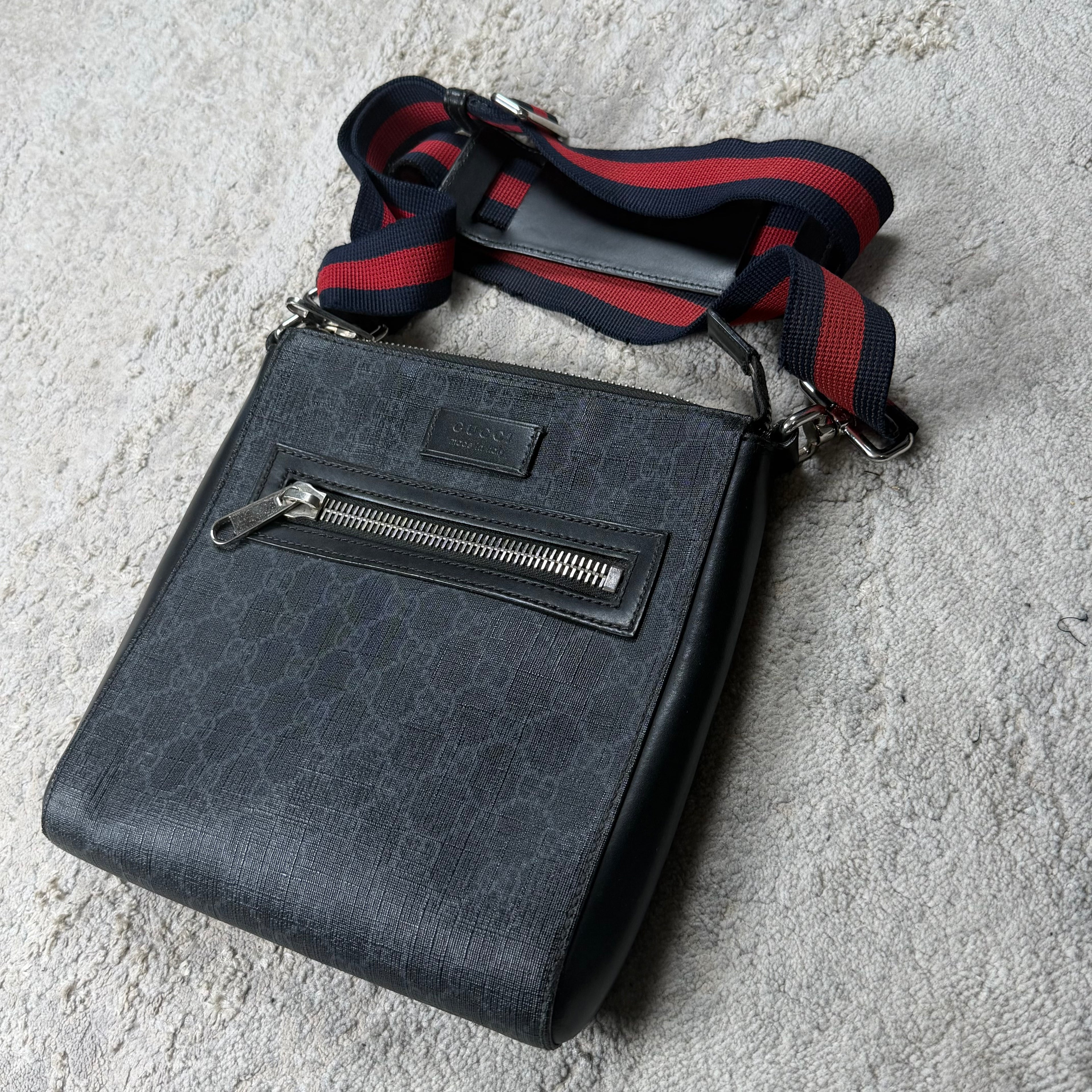 Gucci GG Supreme Small Messenger Bag