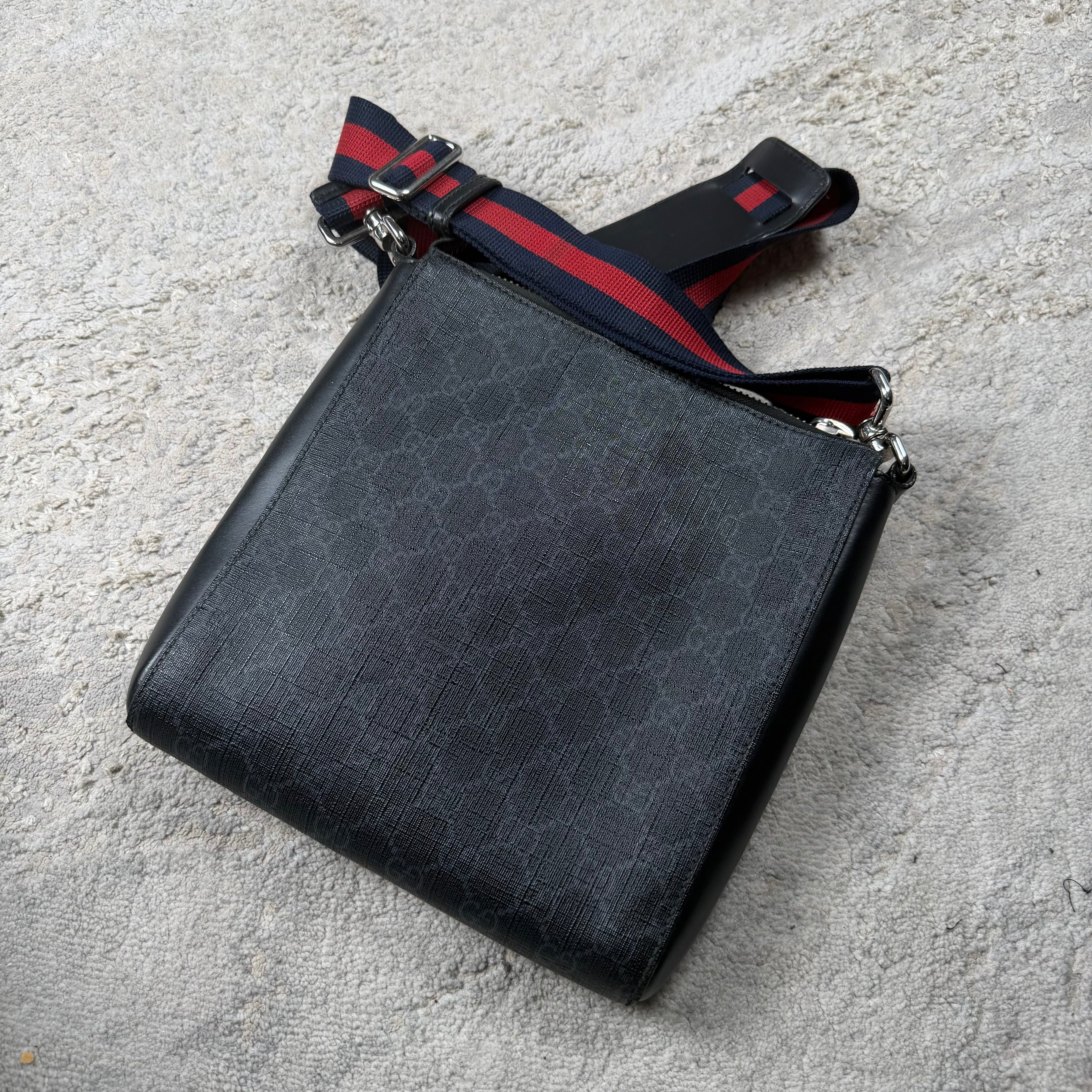Gucci GG Supreme Small Messenger Bag