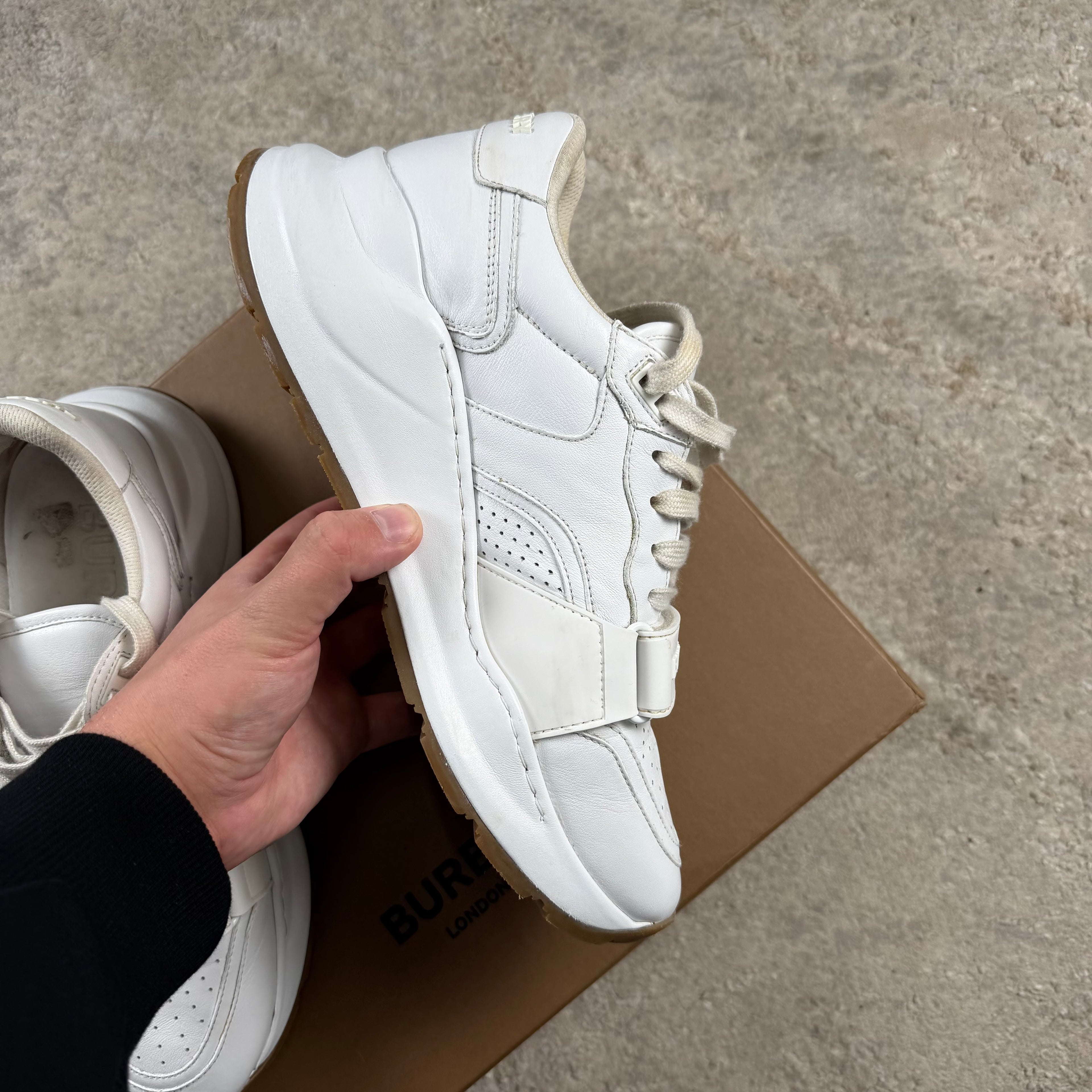 Burberry White Ramsey - UK8