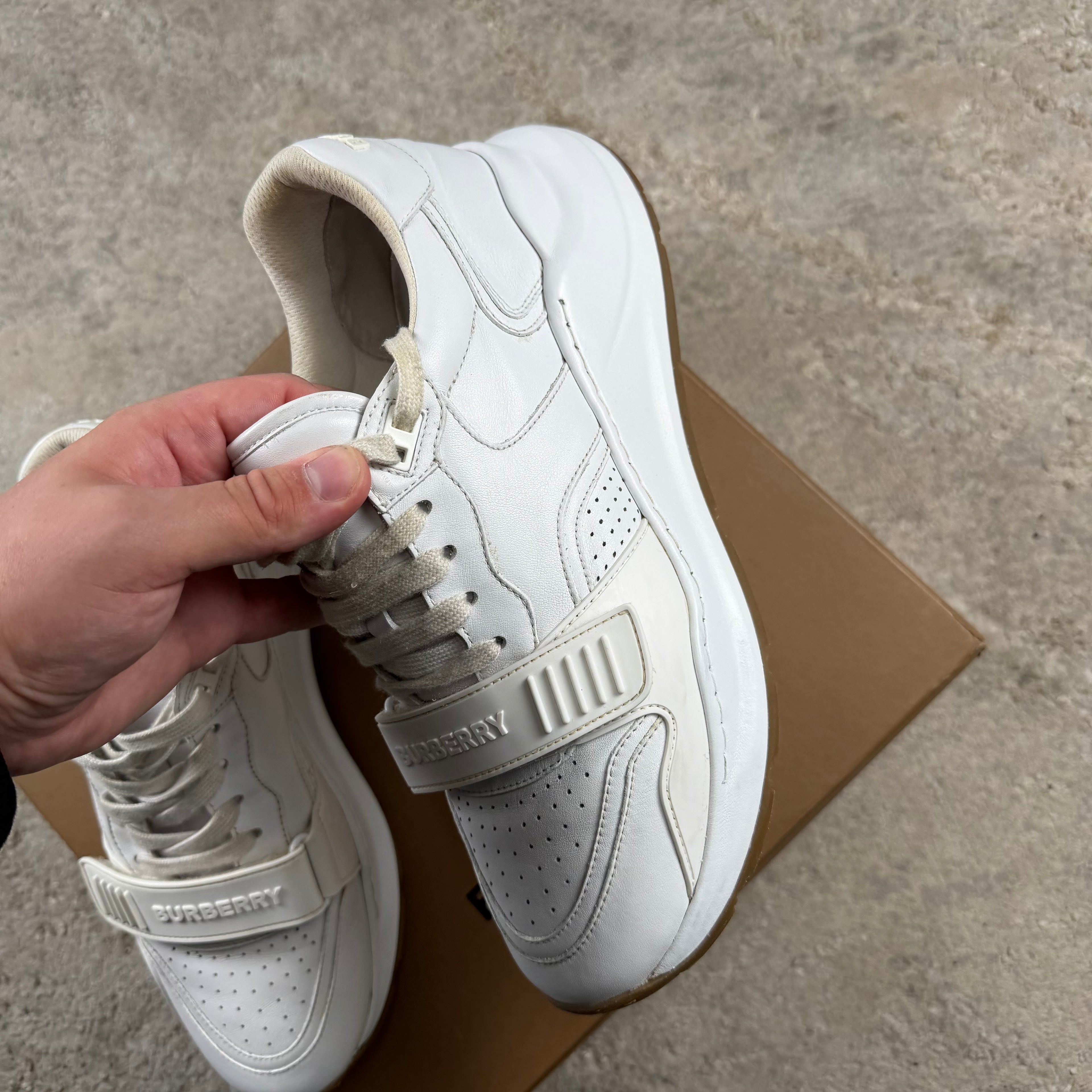 Burberry White Ramsey - UK8