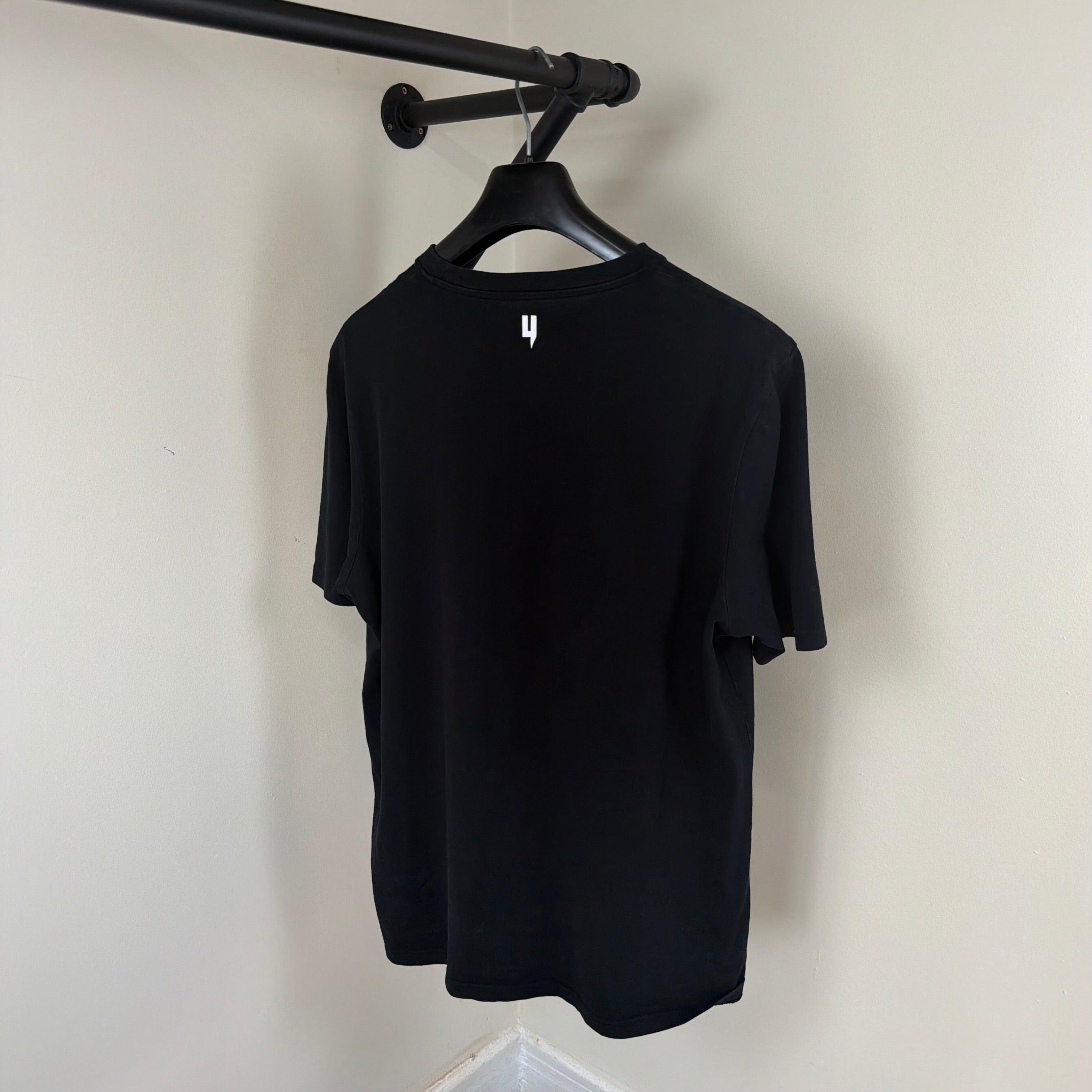Yelir World 8Y Graphic T-Shirt - XL 22’’