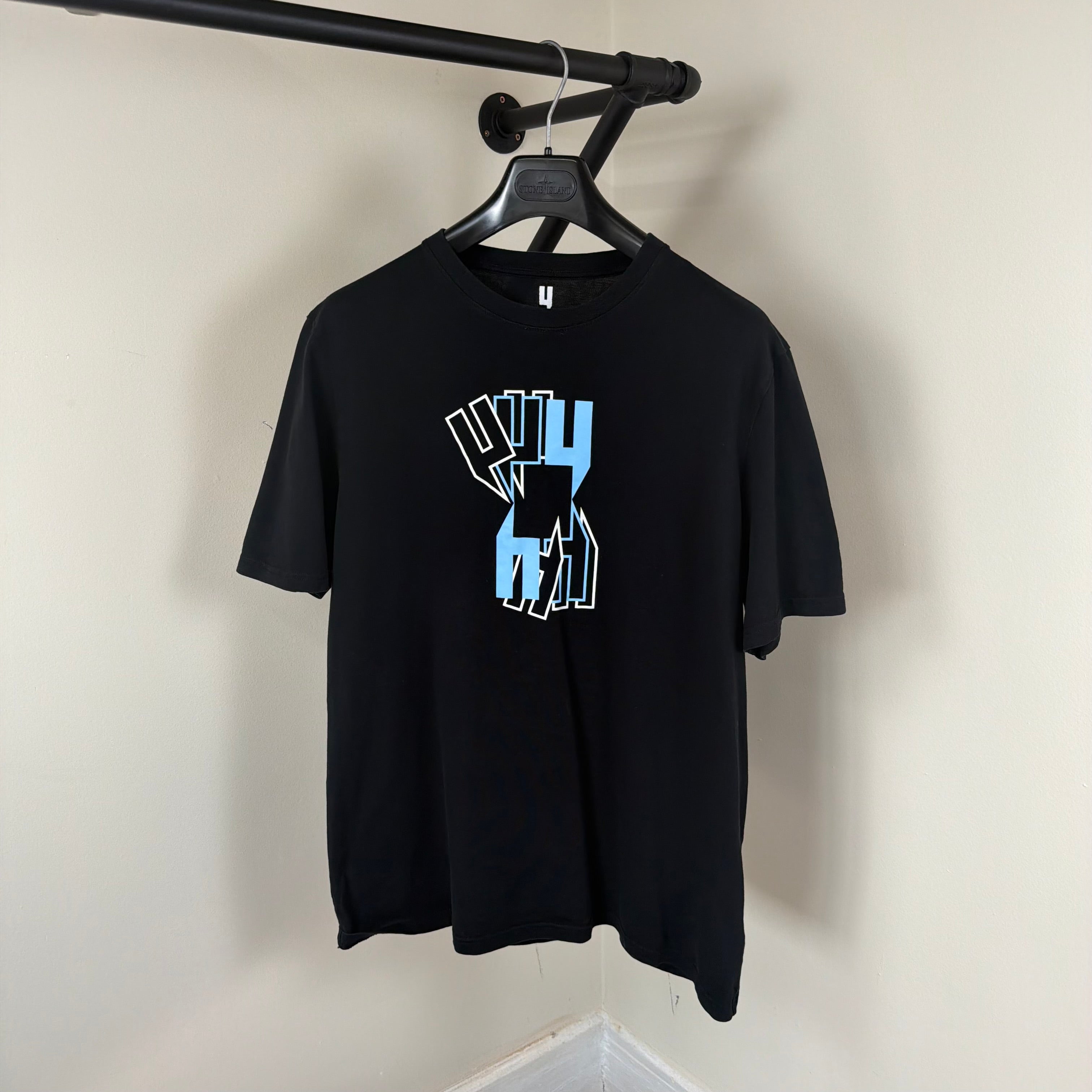 Yelir World 8Y Graphic T-Shirt - XL 22’’