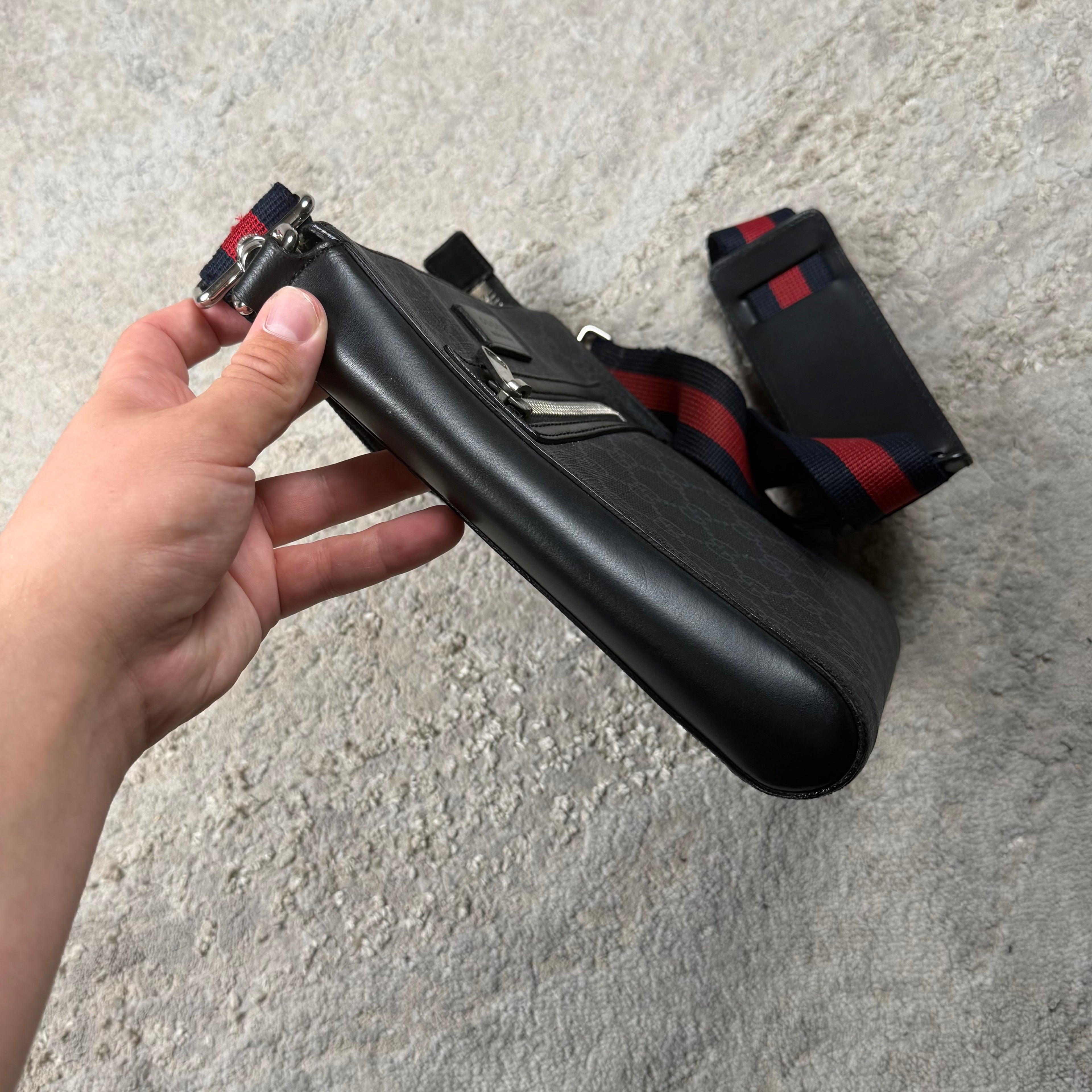 Gucci GG Supreme Small Messenger Bag