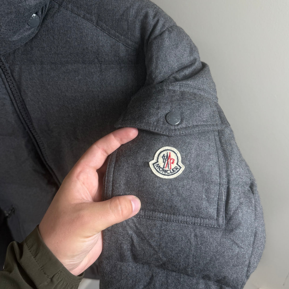 Moncler Montgenevre Grey Wool Puffer Jacket - 4 (Large 23.5’’)