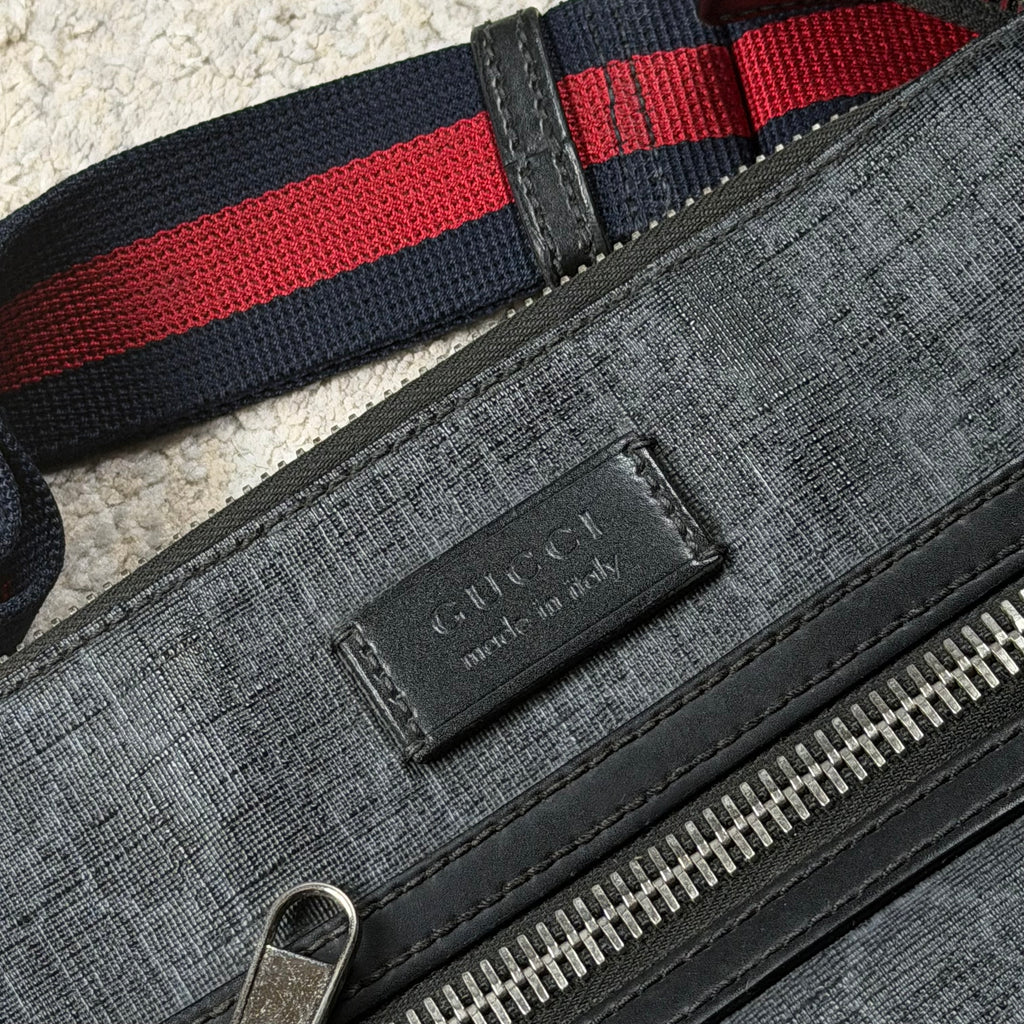 Gucci GG Supreme Small Messenger Bag