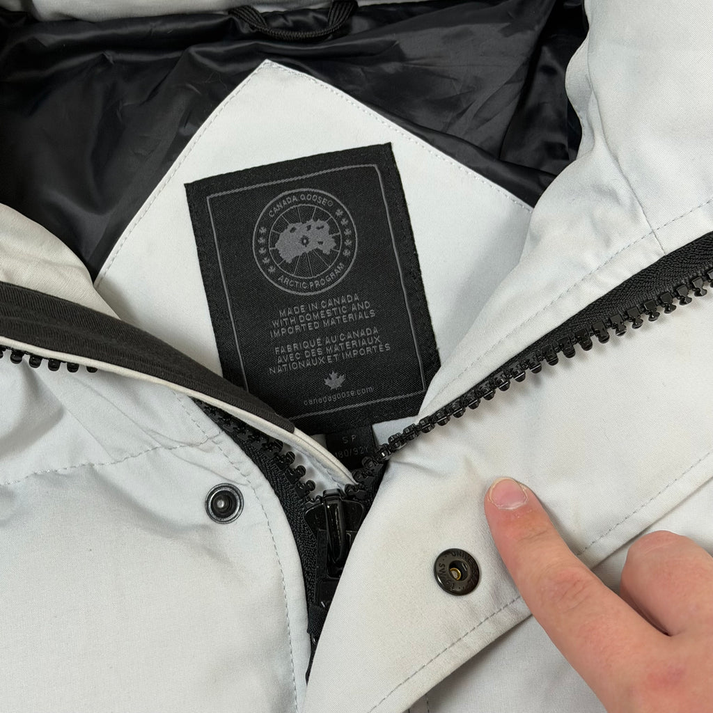 Canada Goose Wyndham Parka Black Badge Silverbirch - Small 21’’