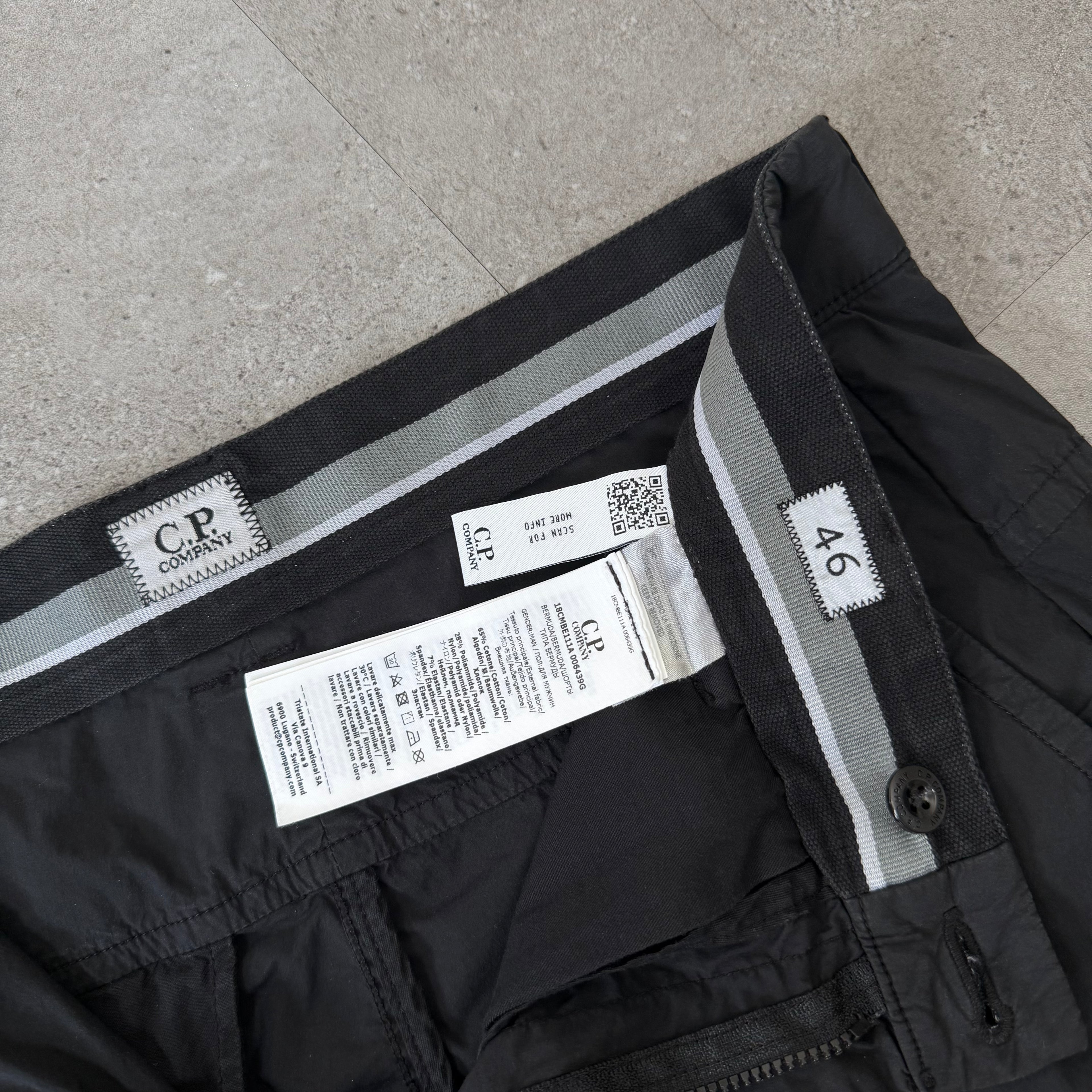 C.P Company Lens Cargo Shorts Black - 46 (32w)