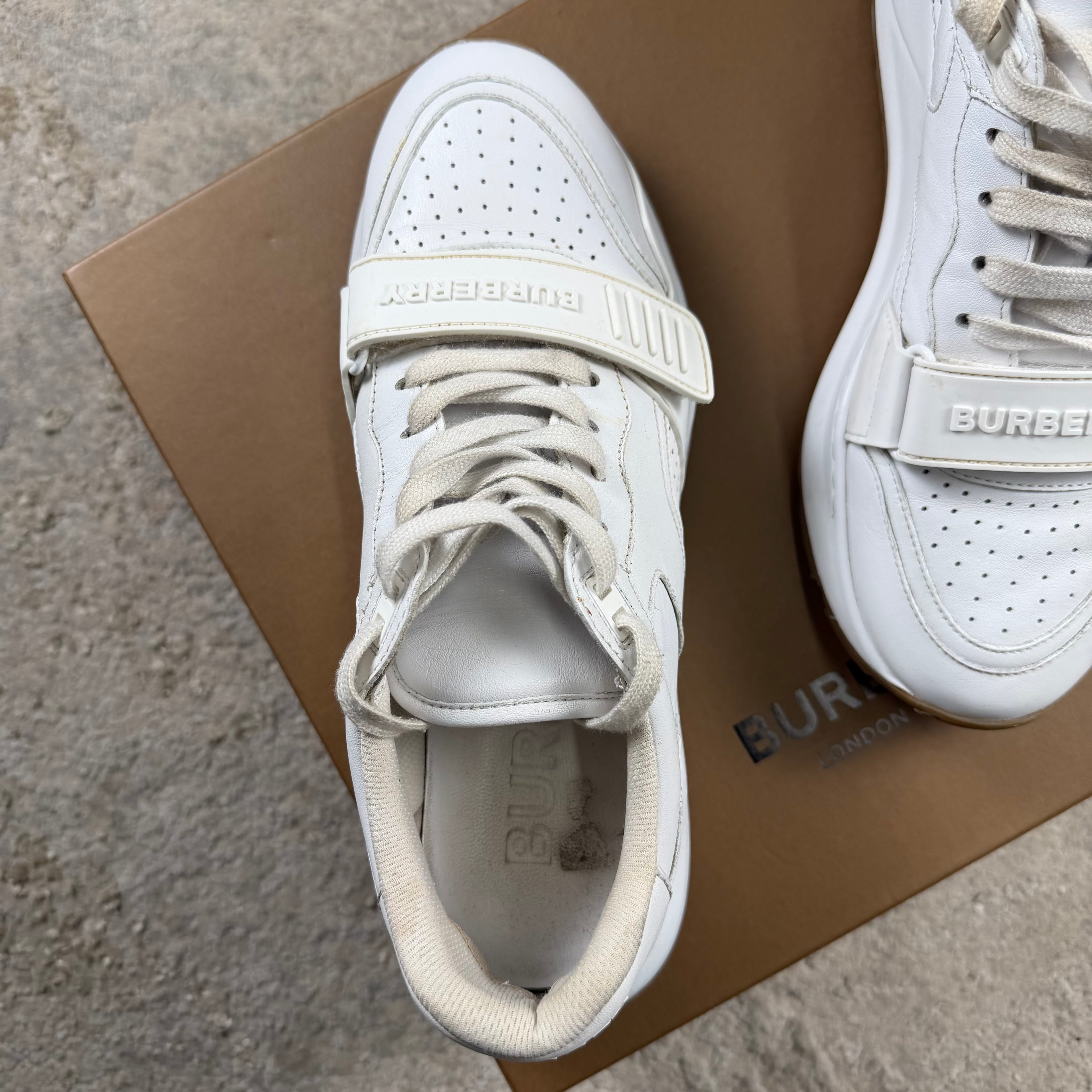 Burberry White Ramsey - UK8